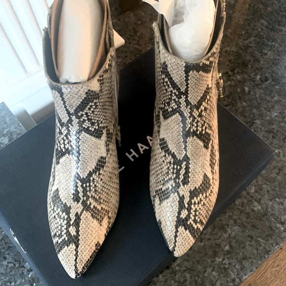 *NEW* Cole Haan leather Snake skin print double zipper bootie size 7.5B - Picture 3 of 5